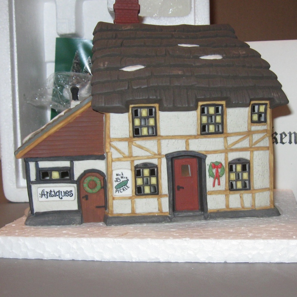 Dickens' Village Portobello Road Thatched Cottages - Set of 3